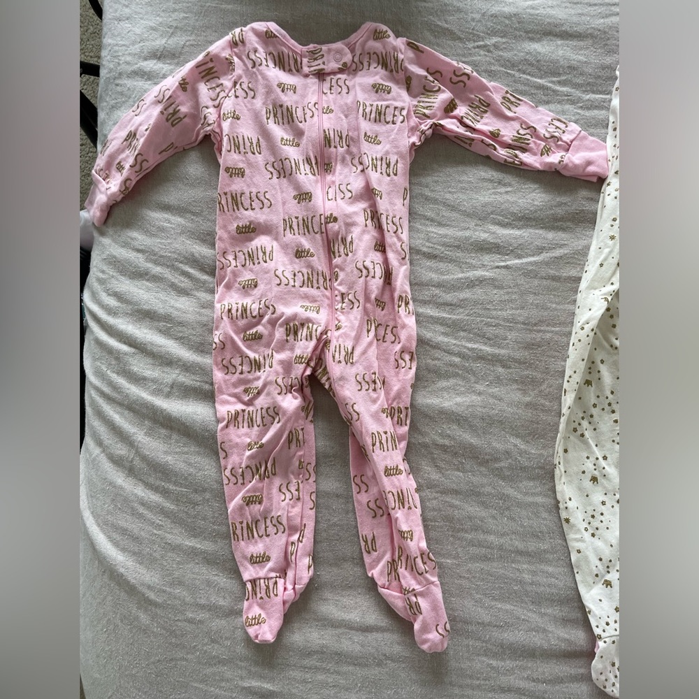 Gerber 6-9 month footed pajamas